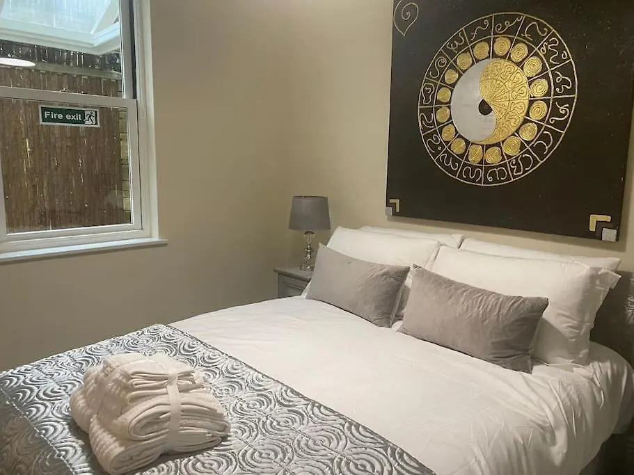 Dorset Villa Flat 1 At Pittville Lawn GLOUCESTERSHIRE