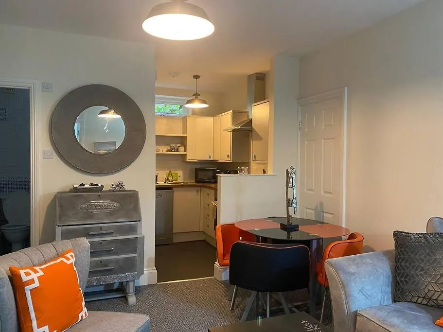 Dorset Villa Flat 1 At Pittville Lawn GLOUCESTERSHIRE 0*,  United Kingdom