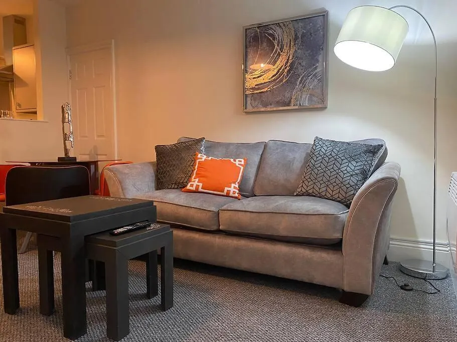 Dorset Villa Flat 1 At Pittville Lawn GLOUCESTERSHIRE Apartment